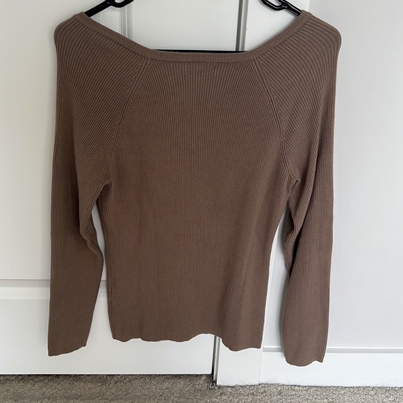 Woman’s size M sweater - Picture 2 of 2